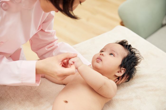 1633680079159277.jpg 攝圖網(wǎng)_501694446_高檔月子中心護(hù)工和嬰兒互動(dòng)(企業(yè)商用).jpg