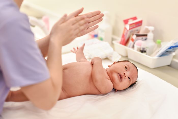 1639907760531888.jpg 攝圖網(wǎng)_501425179_護士與新生兒互動(企業(yè)商用).jpg