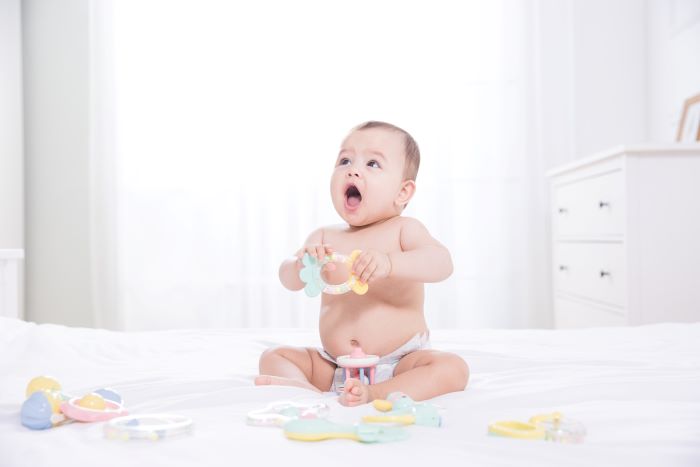 1640425739178749.jpg 攝圖網_501346697_可愛嬰兒玩玩具(企業商用).jpg