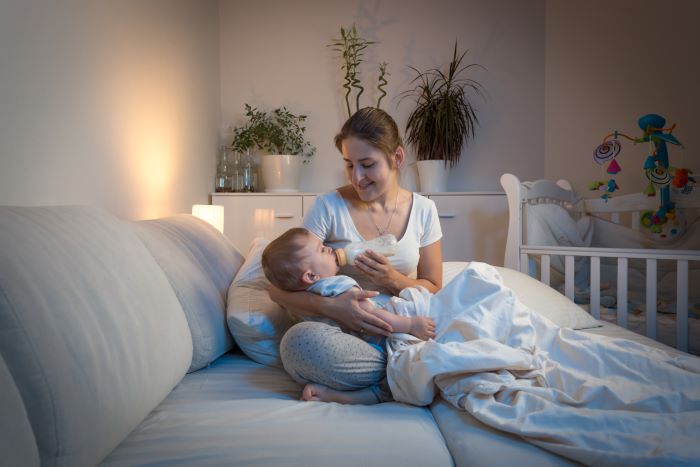 1641892844467190.jpg 攝圖網(wǎng)_304213041_正在喝夜奶的小寶寶(企業(yè)商用)1.jpg