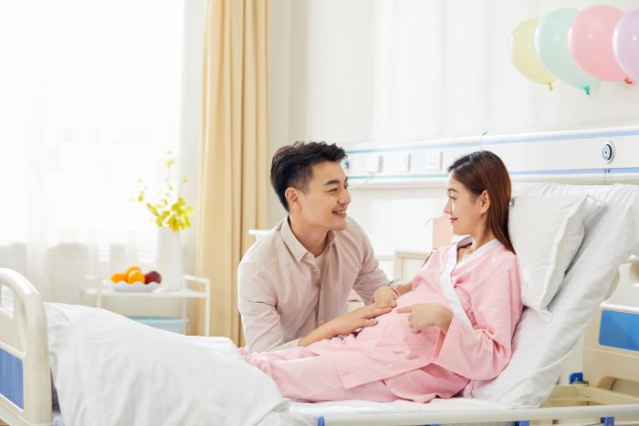 1642150372283104.jpg 攝圖網_501694301_醫院產房準爸爸感受寶寶胎動(企業商用).jpg