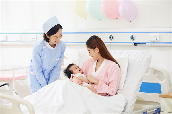 1656406966744969.jpg 攝圖網_501694324_月子中心寶媽和寶寶溫馨互動(企業商用).jpg