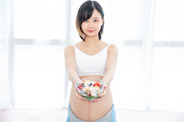 1656408643708359.jpg 攝圖網_501363513_孕婦吃沙拉(企業商用).jpg