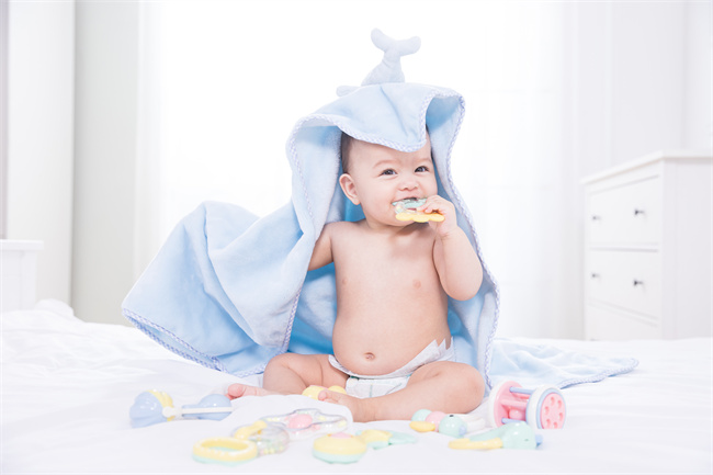 1656493355939610.jpg 攝圖網(wǎng)_501346893_外國(guó)嬰兒玩玩具(企業(yè)商用).jpg