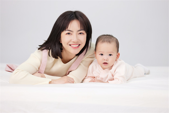 1656493657682503.jpg 攝圖網_501728687_月嫂與新生幼兒形象(企業商用).jpg